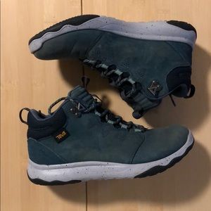 Teva Arrowood Mid Waterproof Hiking Boot size 6